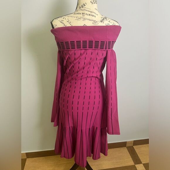 Prabal Gurung Collective
Stripe Off The Shoulder Dress Size 4 - Picture 4 of 11